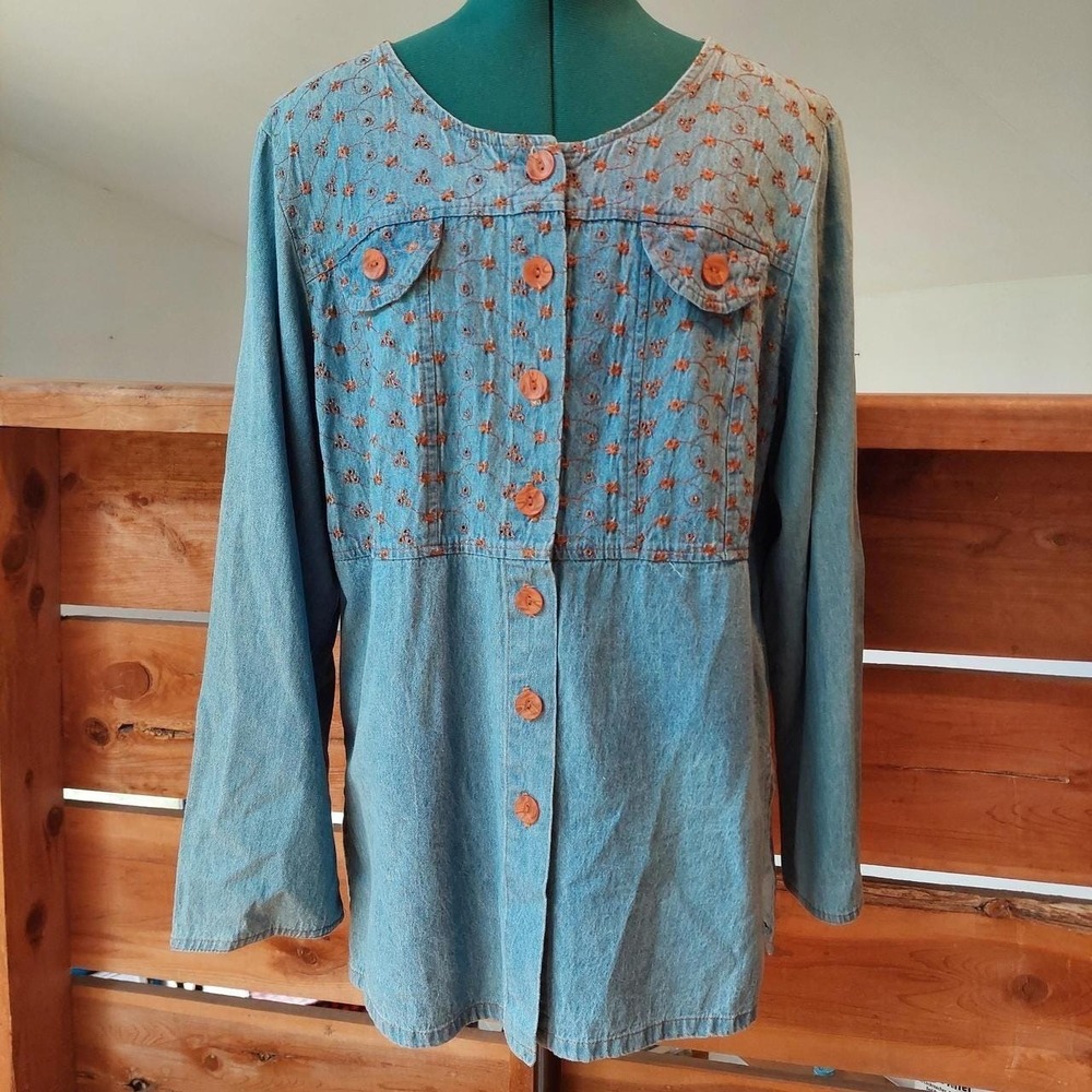 Vintage Tori Alexander Denim Floral Embroidered Button Down Top Made in USA‎ 12